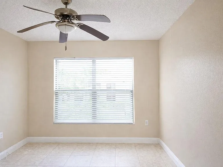1542 Lake Crystal Dr #H — Photo 14