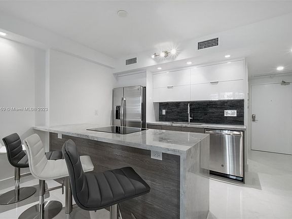 3rd image of 2301 Collins Ave APT 315
