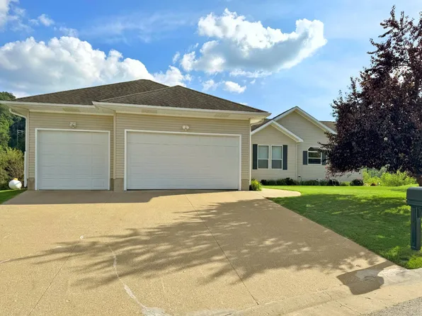 370 Knolls St, Lansing, IA 52151