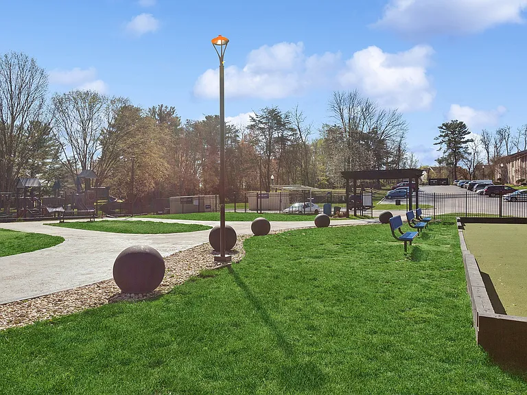 ReNew Howard Crossing — Photo 53