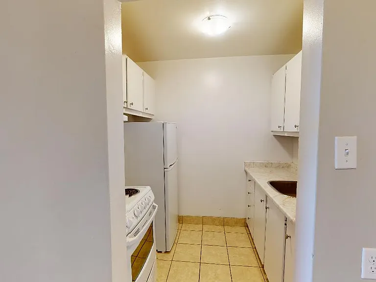 470 Dundas St — Photo 23