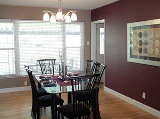 1004 N McKnight Rd, Saint Louis, MO 63132