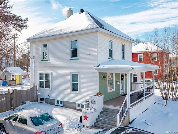 3rd image of 15 Queen St E