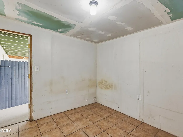 1620 W Roeser Rd — Photo 33