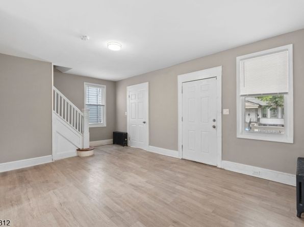 21 Edwin Pl, Newark City, NJ 07112