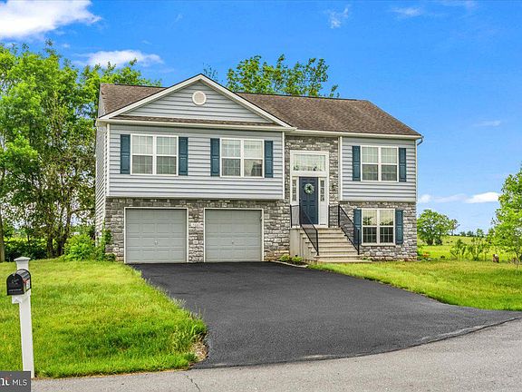 2nd image of 15680 Wedgewood Dr