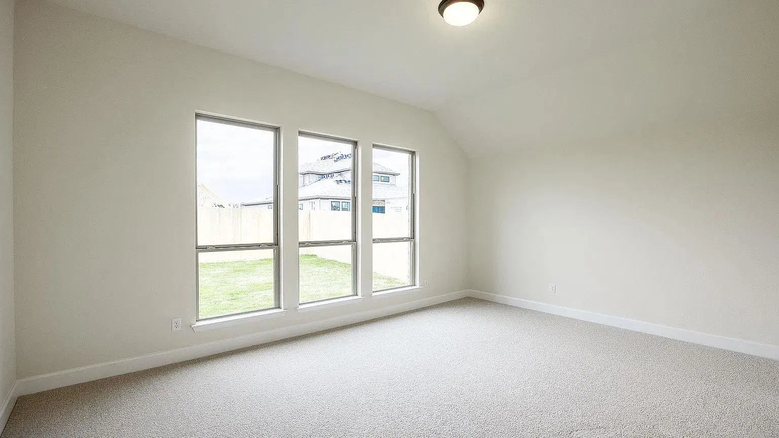 4 bed, 3.0 bath, 2545 sqft, $2,499 — Photo 4