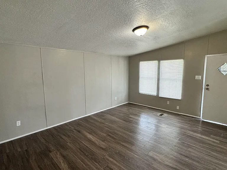 288 W Brooks Rd — Photo 3