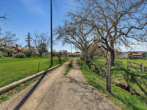 2050 E San Martin Ave, San Martin, CA 95046