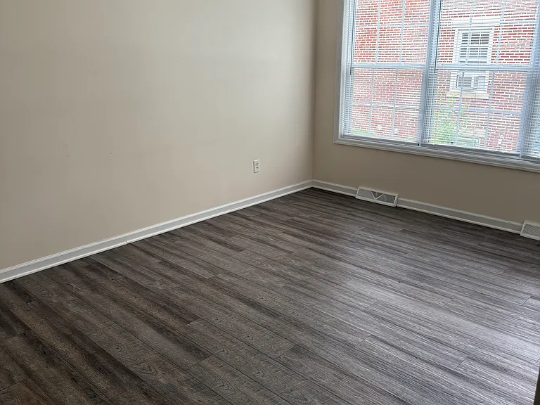 1414 E Market St — Photo 6