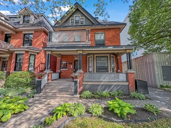 44 McLeod St, Ottawa, ON K2P 0Z5