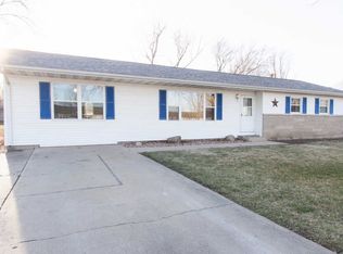 405 N 4th Ave, Chenoa, IL 61726