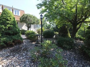 42 Goldenview Dr, West Springfield, MA 01089