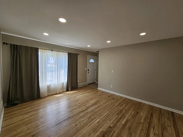 8234 Perrin Ave — Photo 5