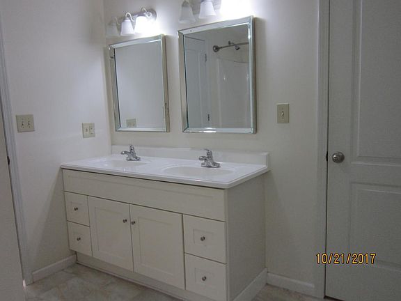 2 Sink Vanity In Bathroom