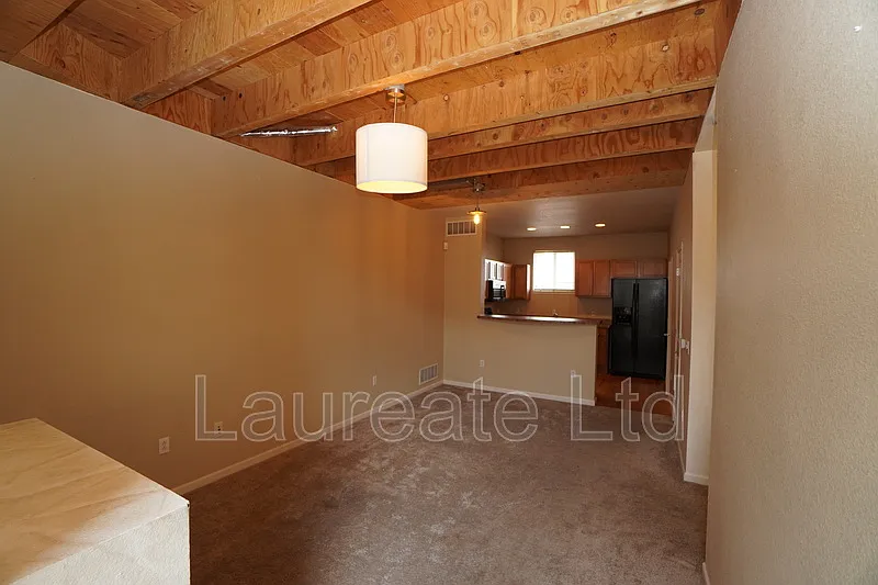 1 bed, 1.5 bath, 912 sqft, $1,650 — Photo 2