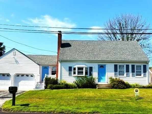 2 Pagnano St, Bristol, RI 02809