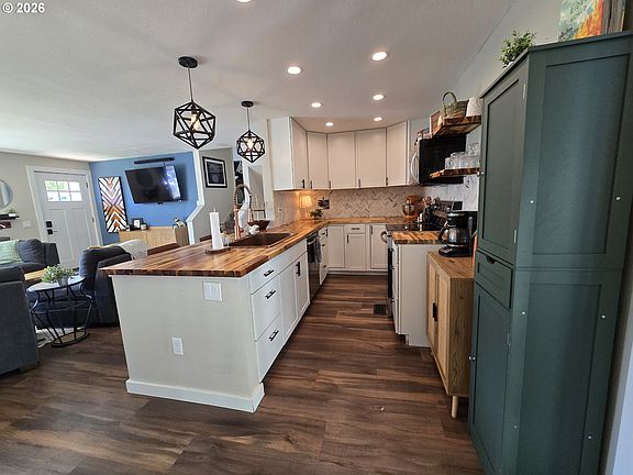5th image of 285 NE College St