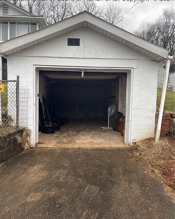 2nd image of 817 Amity Dr