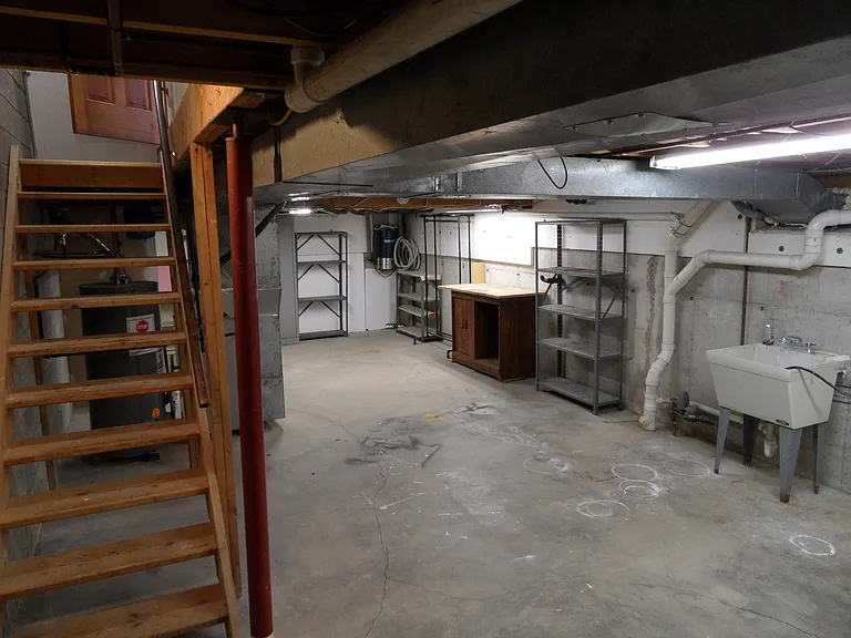 921 Onondaga St — Photo 19
