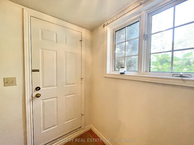 12 Weatherstone Ct #LOWER — Photo 5