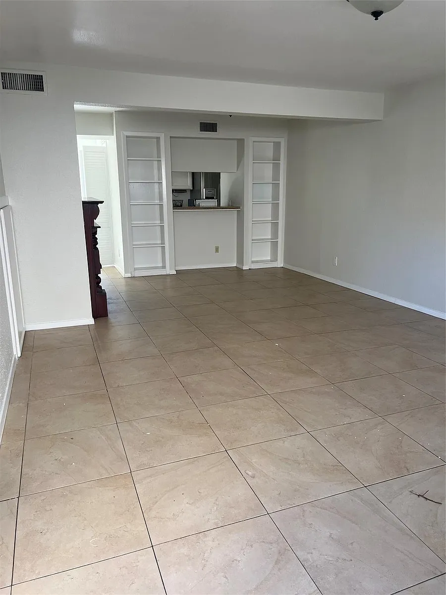 Building Photo - 6111 Beverly Hill St #78