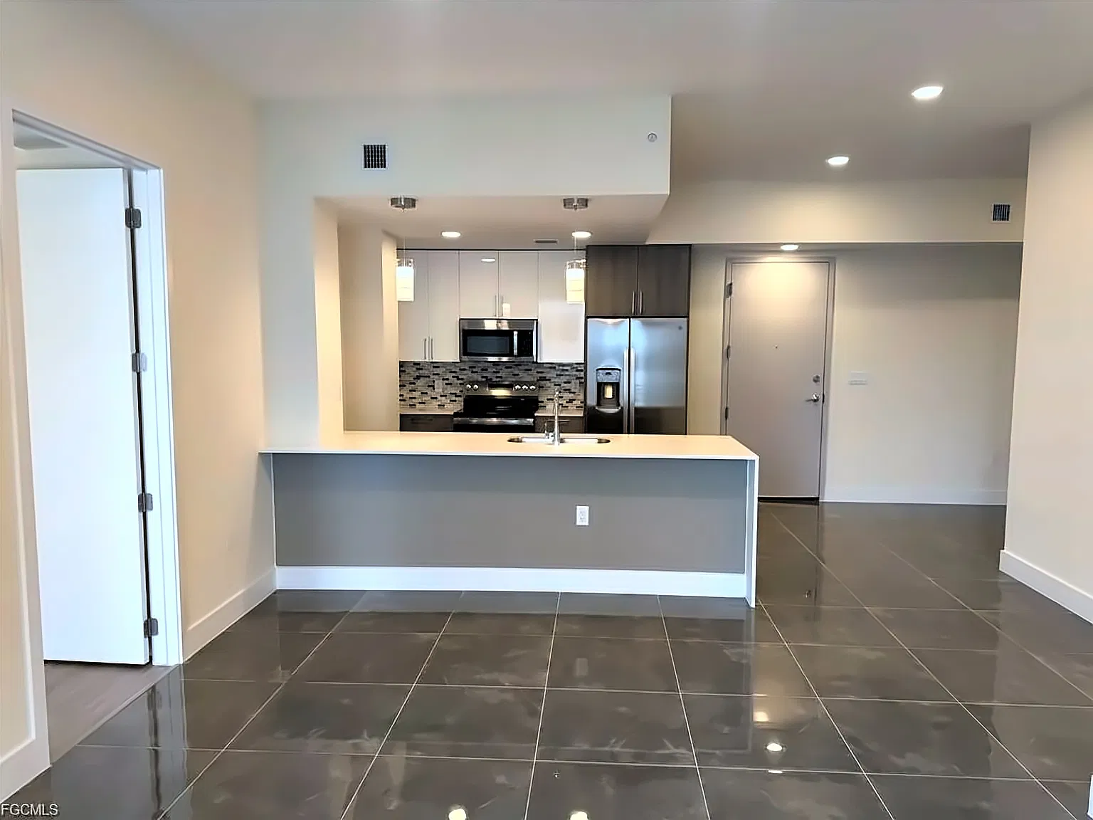 3 bed, 1469 sqft, $2,600 — Photo 3
