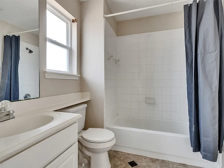 3902 Breaux Bridge Ln — Photo 35