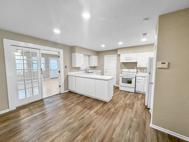 310 Mahota Dr — Photo 29