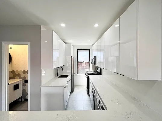 Rented by EastMount Realty LLC | media 2