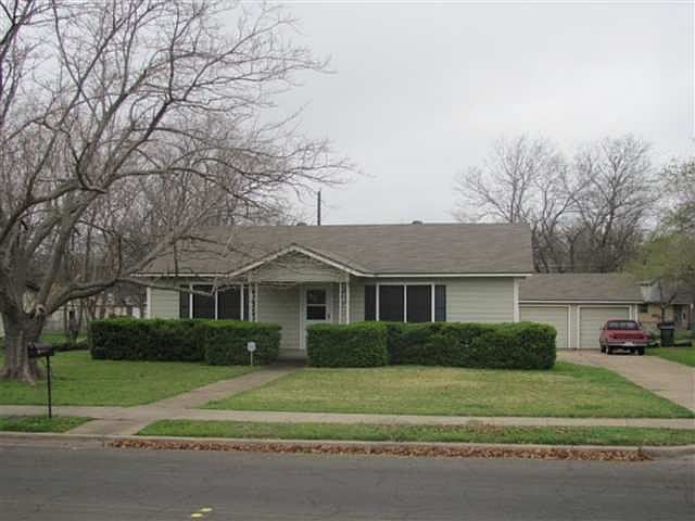 1st image of 815 Camp Dr
