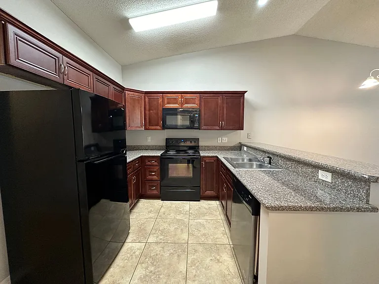 9620 Cobblebrook Dr — Photo 3