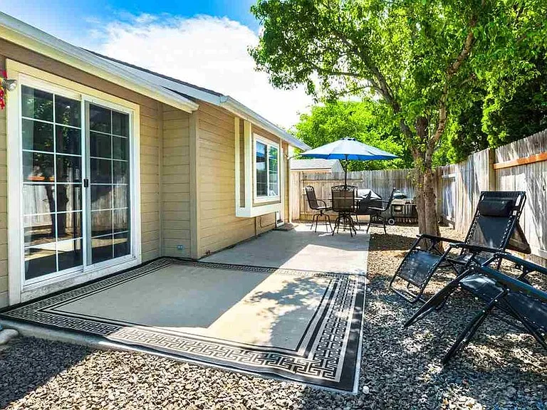 10230 W Greenleaf Ct — Photo 15