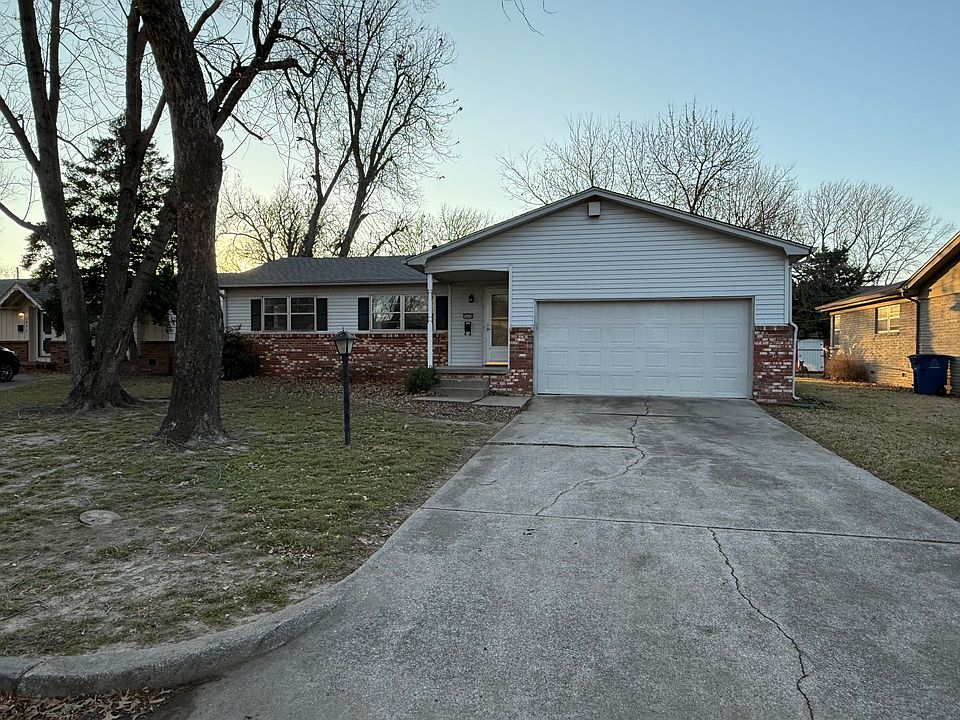 Front of 5666 S Yorktown Place