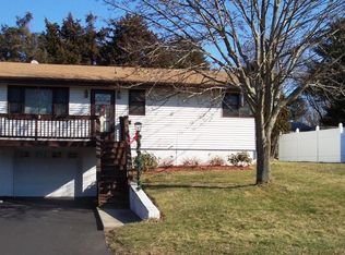 11 Atwood Dr, Niantic, CT 06357
