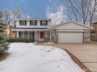 4710 Chalet Ln SW, Wyoming, MI 49519