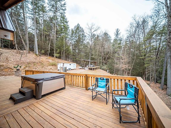 3rd image of 140 Mountain View Estates Rd