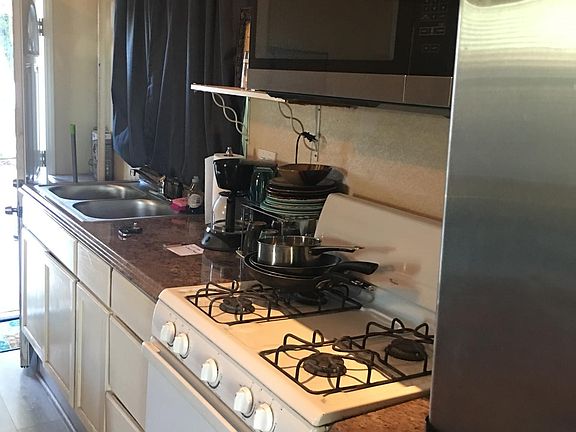 4th image of 2322 Georgia St #A