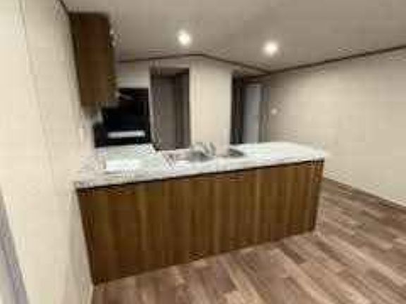 3rd image of 525 Kelly Rd