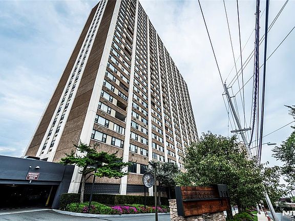 2nd image of 250 Gorge Rd APT 8C