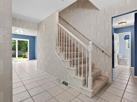 4th image of 6901 Hickory Point Dr W