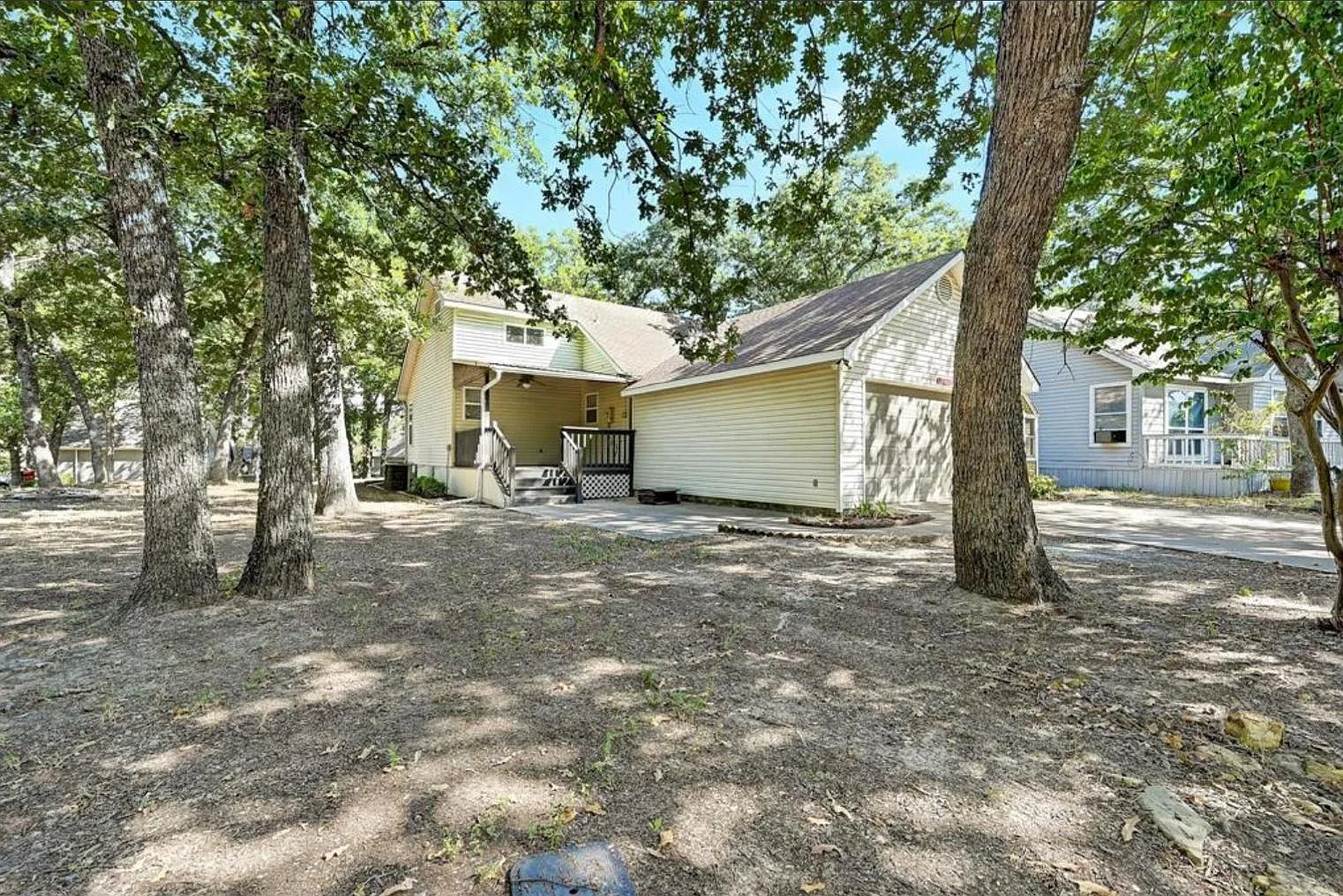 1029 Shoreline Dr — Photo 3