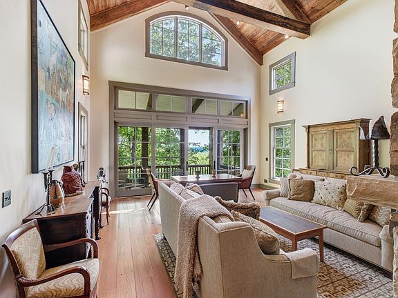 11th image of 167 Pollywood Ln