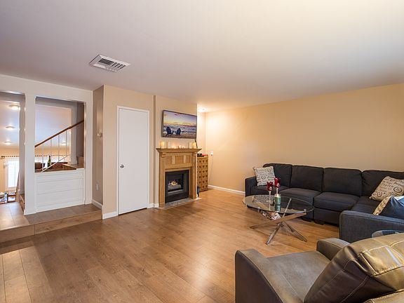 4th image of 18631 Collins St APT 13