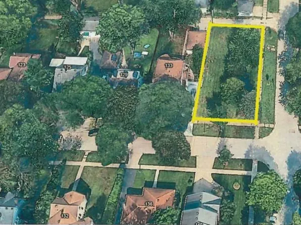 139 S Adams St, Westmont, IL 60559