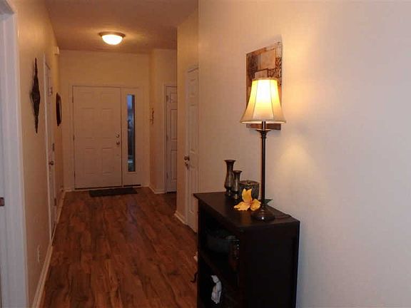5th image of 2805 Queencastle Dr
