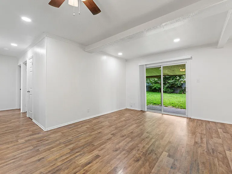 6601 Stonleigh Pl — Photo 3