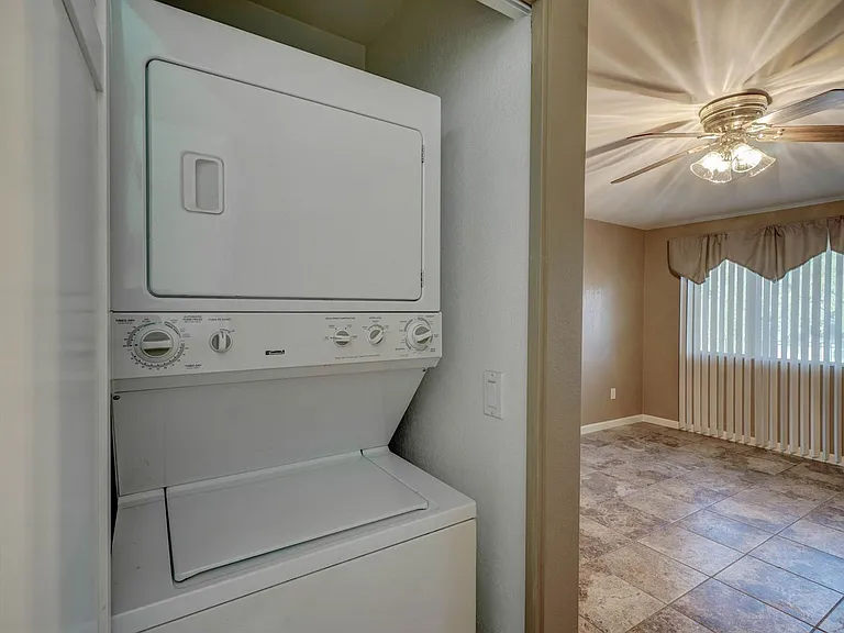 3301 W Loma Ln #4 — Photo 13