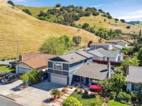 77 Barnes Ln, Fremont, CA 94536