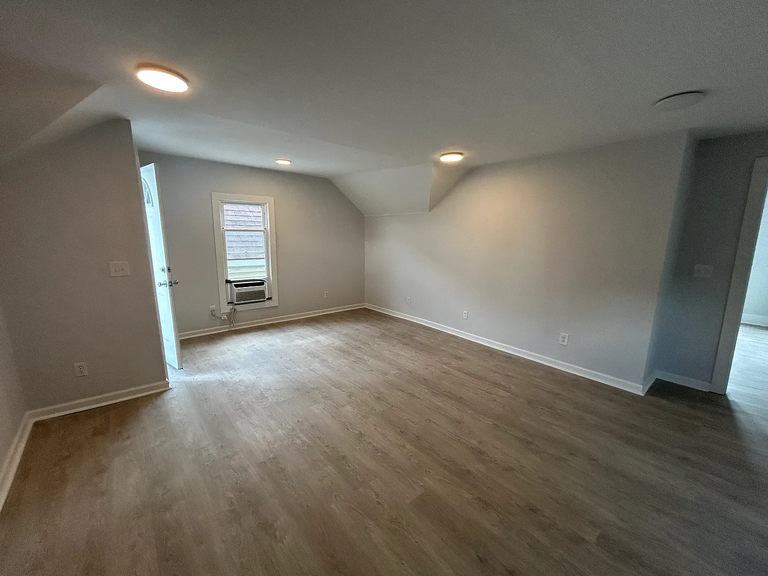 1 bed, $825 — Photo 2